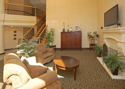 Comfort Suites - Spacious Lobby With Sitting Area