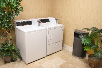 Hampton Inn & Suites Los Angeles / Burbank Airport - Guest Laundry