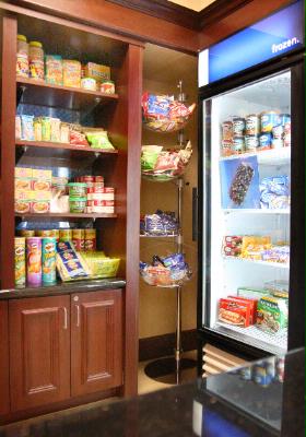 Hampton Inn & Suites Los Angeles / Burbank Airport - On Site Convenience Store