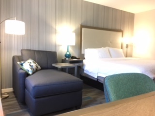 Hampton Inn & Suites Los Angeles / Burbank Airport - Front Desk