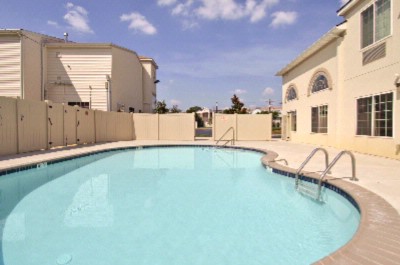 Days Inn & Suites - Out Door Pool