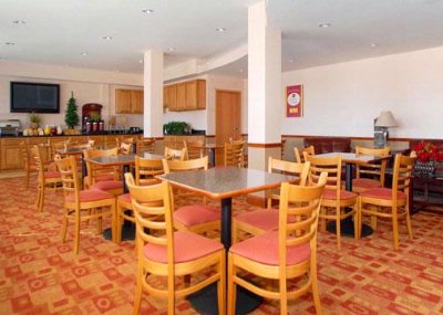 Comfort Suites - Breakfast Area