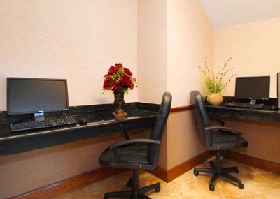 Comfort Suites - Business Center With 2 Workstations