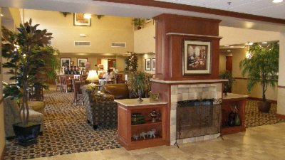 Hampton Inn & Suites Wilmington - Great Room And Lobby Area
