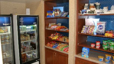 Hampton Inn & Suites Wilmington - Enjoy Our In House Suite Shop For A Quick Snack!