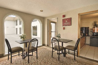 Super 8 Morton Grove - 