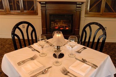 Royal Plaza Hotel - Maxx's Bar & Grille