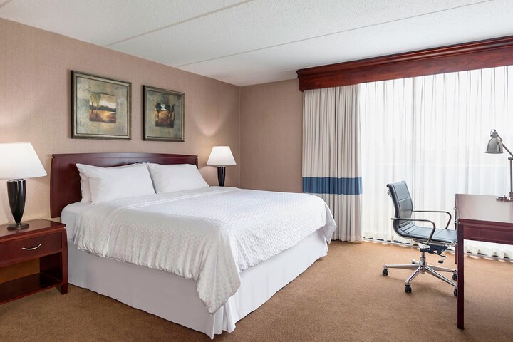 Four Points by Sheraton Chicago O'hare - Deluxe Whirlpool Suite