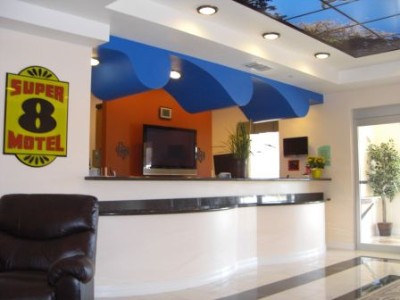 Super 8 183 Airport - Reception – Guest Services