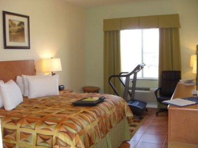 Super 8 183 Airport - Stay Fit Room