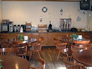 Quality Inn & Suites - Breakfast