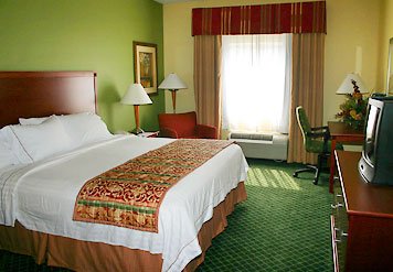 Fairfield Inn - Guest Room