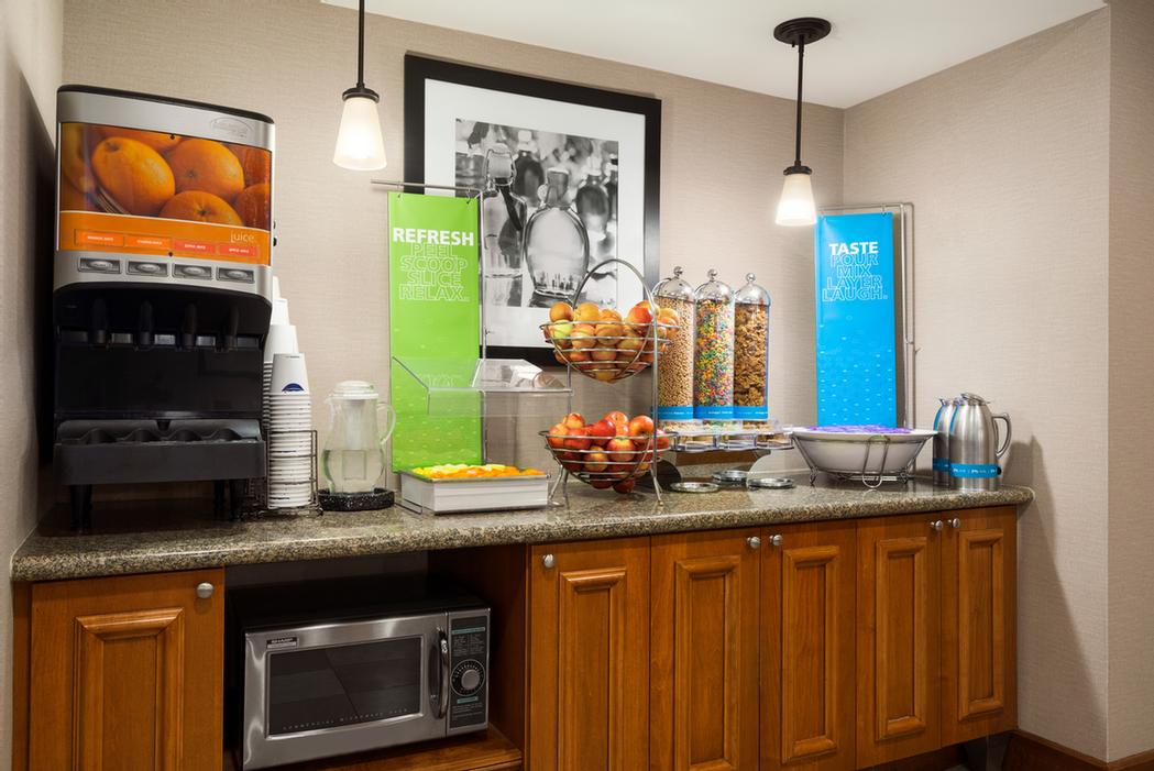 Hampton Inn & Suites Central - 
