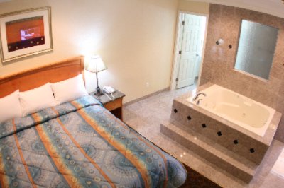 Rodeway Inn & Suites Pacific Coast Hwy - Jacuzzi Suite