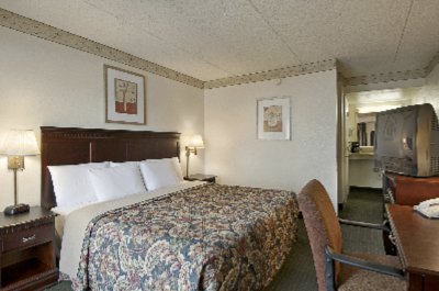 Days Inn - Standard King Room