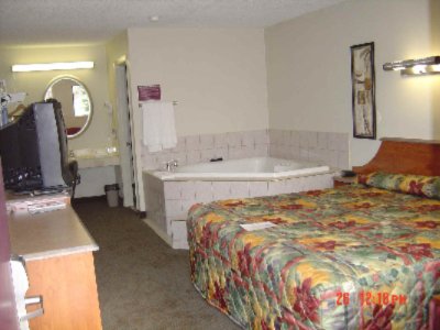 Redroof Inns - Jaccuzzi Room