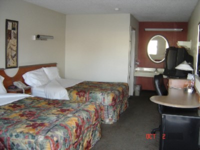 Redroof Inns - 2 Beds
