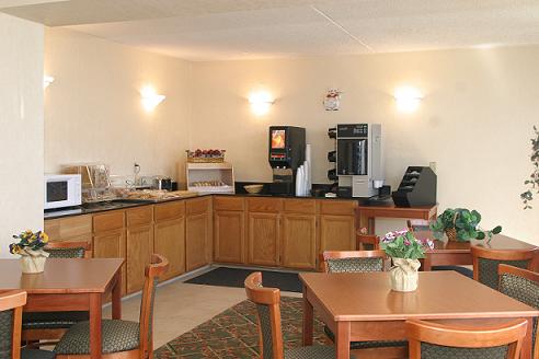 Allentown Quality Inn & Suites - Spacious Breakfast Room