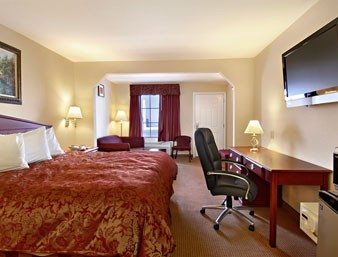 Baymont Inn & Suites Macon Plantation Inn Dr. - King Suite