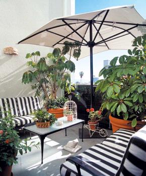 Best Western Carlyle Inn - Outside Seating Area