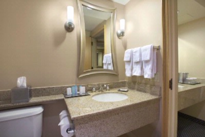 Hilton Costa Mesa - Each Of Guestroom Bath Features Crabtree And Evelyn Amenities
