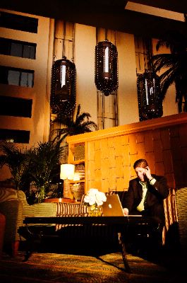 Hilton Costa Mesa - Catch Up On E-mails In Our Lobby Sitting Area Complete With Wifi
