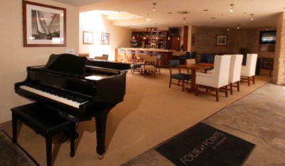 Four Points by Sheraton Ventura - Lounge With Baby Grand Piano