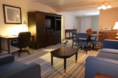 Four Points by Sheraton Ventura - Suite Living Room