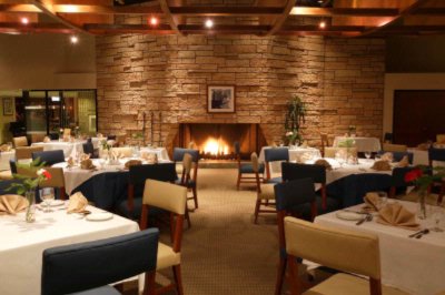 Four Points by Sheraton Ventura - Alexander's Restaurant Fireplace