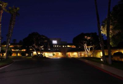 Four Points by Sheraton Ventura - Entrance Arriving At Night