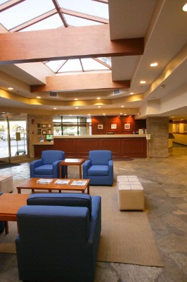 Four Points by Sheraton Ventura - Lobby Reception With Skylight Feature