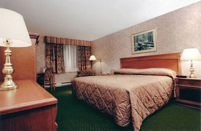Auberge Universel Montreal - 230 Comfortable Well Equiped Smoke Free Rooms