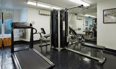 FITNESS ROOM