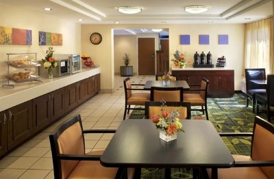 Fairfield Inn - Early Eats Breakfast Area