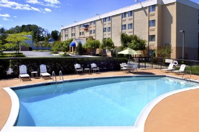 Fairfield Inn - Seasonal Outdoor Pool