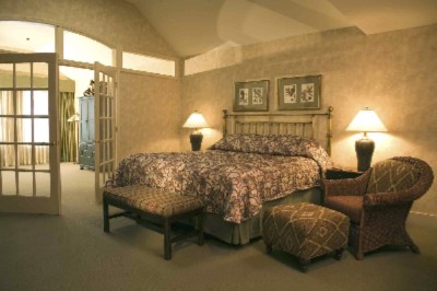 Eagle Ridge Resort & Spa - With Over 80 Rooms At The Inn The Accommodations Are Quaint And Warm. Many Of The Rooms Look Out Over Beautiful 220-acre Lake Galena.
