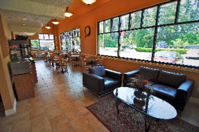 Econo Lodge Inn & Suites - 