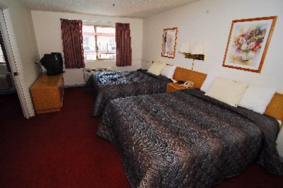 Econo Lodge Inn & Suites - 