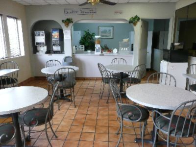 Deluxe Inn - 