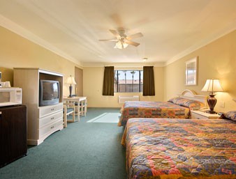 Howard Johnson El Centro - Queen Beds