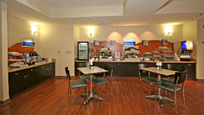 Holiday Inn Express Hotel & Suites - Free Hot Express Start Breakfast