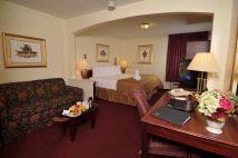 Clarion Inn & Conference Center - Clarion Inn King Suite