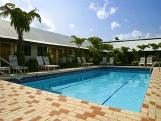 Hilo Seaside Hotel - Pool View