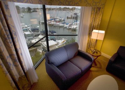 Crowne Plaza Hampton Marina - 