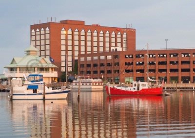 Crowne Plaza Hampton Marina - 