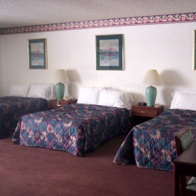 Country Hearth Inn & Suites - 