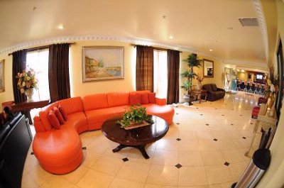 Guesthouse Norwalk - Modern Contemporary Lobby