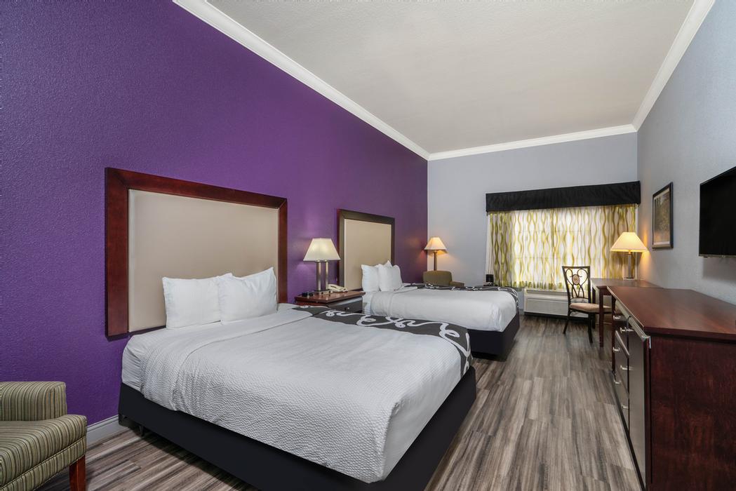 La Quinta Inn & Suites - 