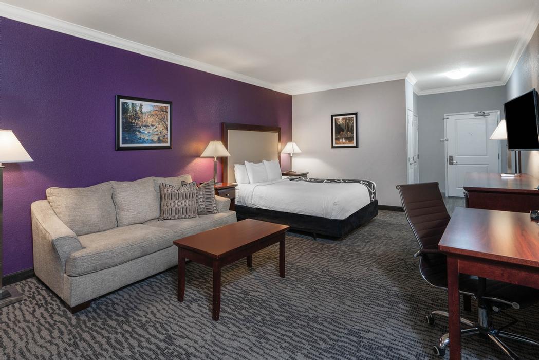La Quinta Inn & Suites - 