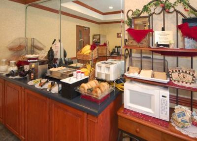 Quality Inn & Suites - Guests Enjoy Our Deluxe Continental Breakfast